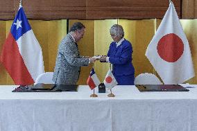 Embassy of Japan in Chile delivers donation for
project in educa